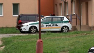 Polícia našla v byte vo Veľkom Krtíši mŕtvu ženu, podozrieva jej syna