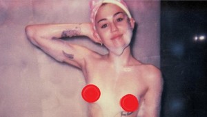 Ako pornohviezda! Na verejnosť sa dostali nahé fotky Miley Cyrus!