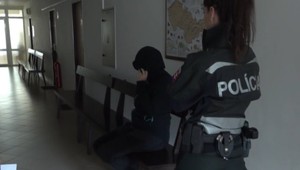 Exriaditeľka strednej školy si mala účtovať peniaze na viac žiakov, ako škola mala. Teraz vraj ovplyvňovala svedkov