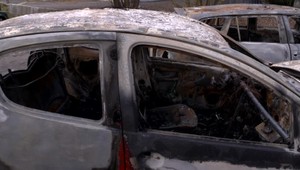 Zúfalé rodiny prišli v požiari o svoje automobily