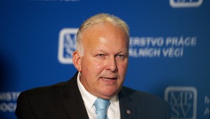 Pre škandál rezignoval v Česku už druhý minister