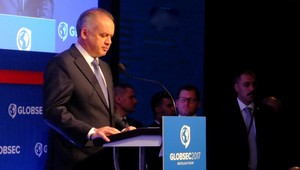 Nie je nutné hrať ruskú ruletu vždy, keď naši voliči hlasujú, povedal Kiska na Globsecu