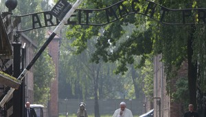 Pápež navštívil Osvienčim a požiadal Boha o odpustenie