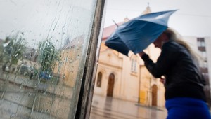 Výstraha pred búrkami platí pre celé územie Slovenska až do nedele