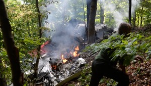 Chyba pilota, porucha či preťaženie. Toto sú možné príčiny zrážky lietadiel