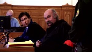 Vareha komunikuje za firmy spoza mreží aj bez počítača. Pod posteľou má tony listín