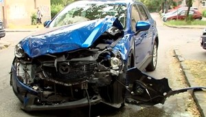 V Bratislave zrazilo auto na chodníku ženu (49)