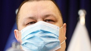 Viaceré nemocnice kolabujú, Mikas vyzýva ľudí k zodpovednosti počas sviatkov