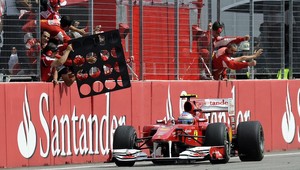 Alonso víťazom Veľkej ceny Nemecka pred Buttonom, Vettela penalizovali