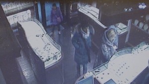 Bitka v bratislavskom zlatníctve. Bulhari kradli, napadli aj predavačku...