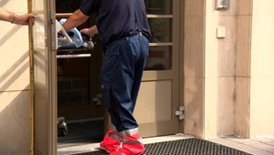 Zamestnanec domova pre seniorov: Klienti dostávali lieky, ktoré užívať nemali