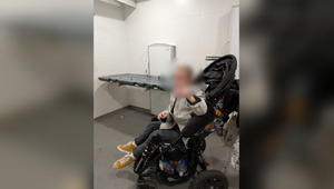 Boj za dôstojné podmienky. Choré deti prebaľujú na zemi aj v kufri auta