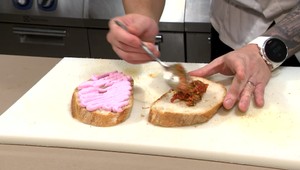 Máme videorecept na lepeňáky pre poslancov. Odporučil ich konzumovať Boris Kollár