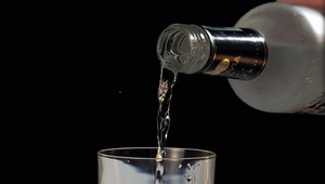 Zákaz alkoholu v nočných hodinách. Milovníci liehovín budú na suchu