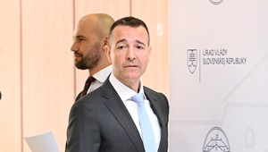 Drucker zavádza nový dvojstupňový systém pre ospravedlnenie vymeškaných hodín