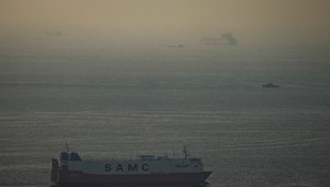 Irán oznámil opätovné zavedenie opatrení v Hormuzskom prielive