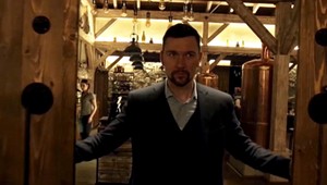 Viceprimátor vystupoval vo videu, môže ho to vyjsť draho