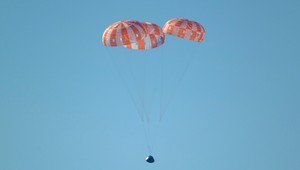 FOTO A VIDEO: Posádka Artemis 2 prežila historický let a vrátila sa na Zem