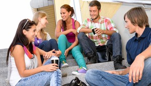 Študenti si od budúceho roku požičajú menej, učitelia viac