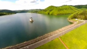 Vody na Slovensku i vo svete ubúda. Ľudia sa pripravujú na pranie bielizne v riekach