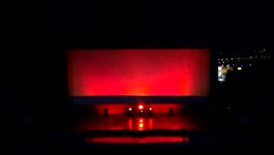 Kultúrne budovy sa rozsvietili na červeno. Upozorniť majú vládu, že sa niečo deje