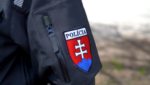 Podozrivý predmet pri múzeu zastavil dopravu. Zasahovali pyrotechnici