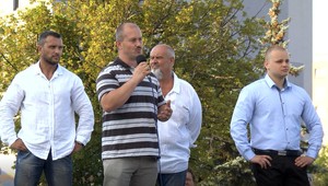 FOTOGALÉRIA: Kotlebovci nepočúvli zákaz primátora. Na námestí sa zišli stovky ľudí