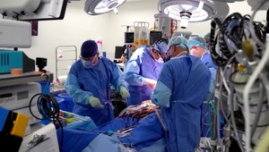 Revolučná operácia: Prvý pacient s umelým srdcom žil mimo nemocnice