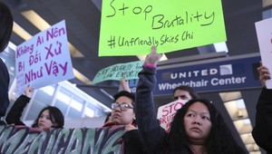 Pasažier, ktorého v apríli vyhodili z paluby lietadla, bol agresívny