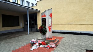 Pomaľovanie busty Biľaka nie je podľa súdu trestným činom