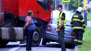 Kamionista neubrzdil. V Prešove vpálil do auta...