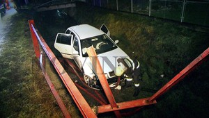 Mladíci bujaro oslavovali, skončili v potoku