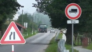 Nepoučiteľní kamionisti! Stále používajú rušičky...