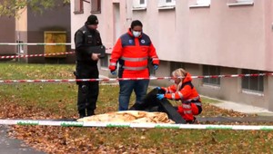 Objasňovanie tragédie v Šali: Na schodoch zostali zakrvavené stopy