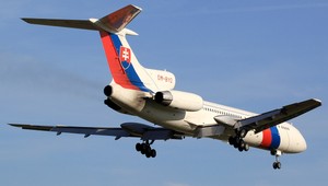 Sovietsky Tupolev vozí politikov, máva problémy s motorom