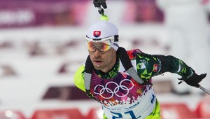 Tomu sa hovorí adrenalín. Biatlonistovi skrížil cestu medveď