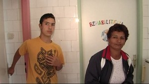 Žiak neposlúchol, tak po ňom učiteľka hodila nôž!