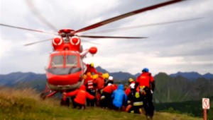 Po smrtiacej búrke v Tatrách sú stále nezvestní traja ľudia. Záchranári ich hľadajú