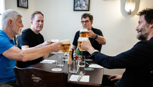 Také pivo by si dal každý! Českému prezidentovi robil spoločnosť najobľúbenejší herec na svete!
