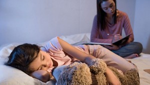 Mamy, ktoré dávajú svoje deti skoro spať, sú vraj šťastnejšie: Ako ste na tom vy?