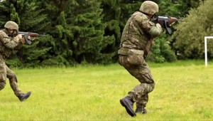 Ozbrojené sily zápasia s nedostatkom vojakov. Pomôže zvýšenie platov?