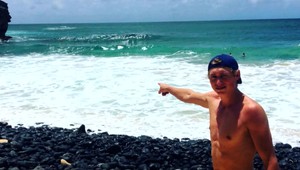 Mladíka milujú zvieratá. Napadol ho žralok, had a aj medveď