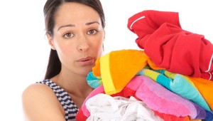 Zadržané fejkové oblečenie z Levíc možno poslúži na humanitárne účely