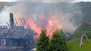 Hasiči bojovali s požiarom penziónu, škody rátajú na milióny