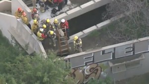 Chlapec (13) padol do kanalizácie. Stovka hasičov zasahovala 13 hodín