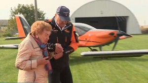 Pani Amálku neodradil jej vek a splnila si sen. Storočnicu oslávila v oblakoch