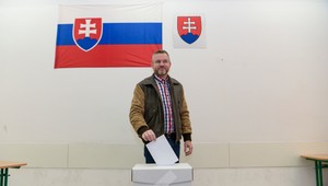 Politici reagujú na výsledky referenda: Pellegrini vyzýva na zmenu ústavy, Káčer hovorí o túžbe spoločnosti na zmenu