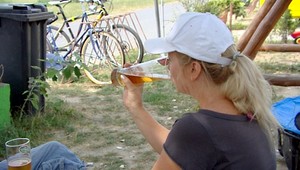 Boj o pol promile v parlamente. Povolia cyklistom pivný doping?