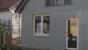 Krvavý útok v rodinnom dome: Páchateľ bodal muža ostrým predmetom do hrudníka