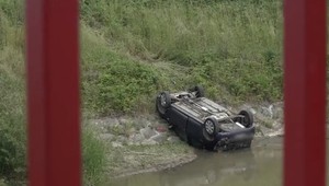 Jazda starého otca s 13-ročným vnukom sa skončila nehodou. Polícia zisťuje, kto šoféroval
